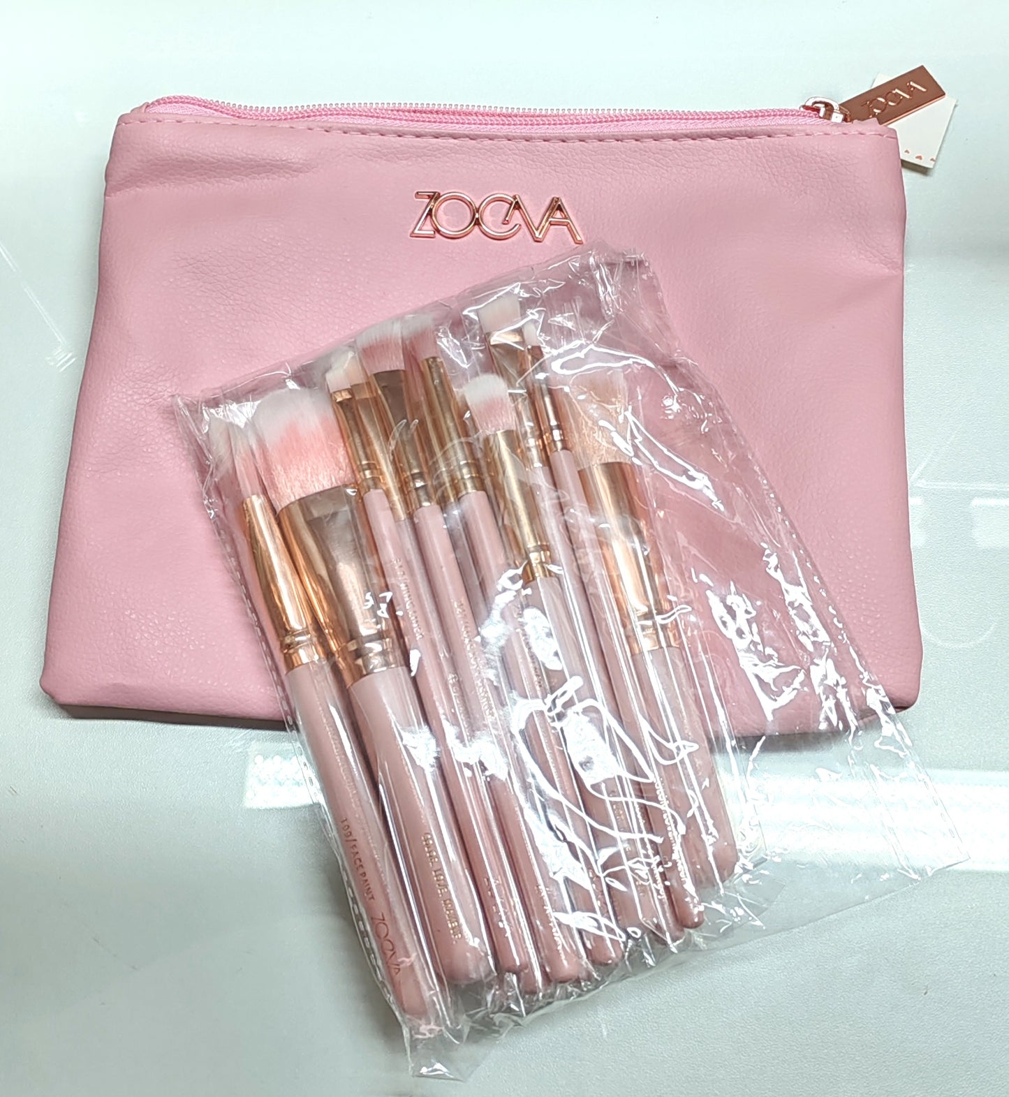 Set x 15 brochas Zoeva